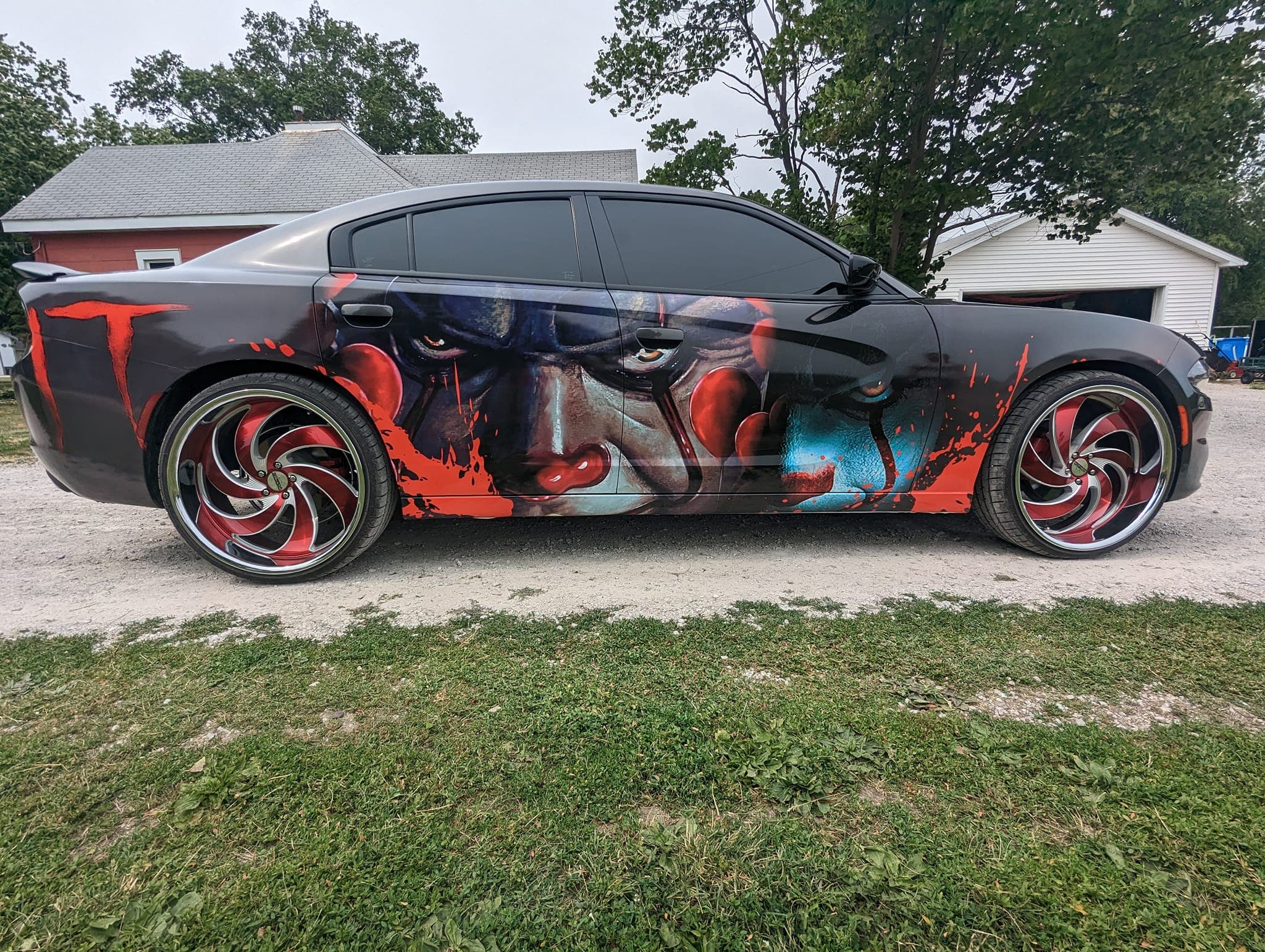 Anime Auto: Verwandeln Sie Ihr Fahrzeug in ein fahrendes Kunstwerk